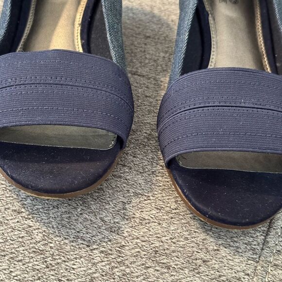 Coach & Four-Denim Blue Wedge Heels with Classic Design open toe slip on 7.5 - Picture 9 of 16